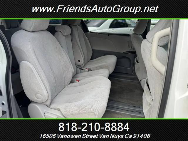 2012 Toyota Sienna LE V6 8 Passenger