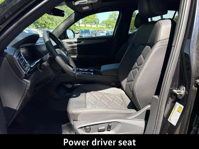 2026 Volkswagen Atlas Cross Sport SE with Technology