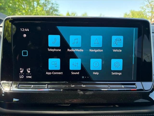 2026 Volkswagen Atlas Cross Sport SE with Technology