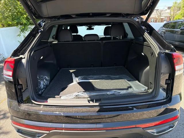 2026 Volkswagen Atlas Cross Sport SE with Technology