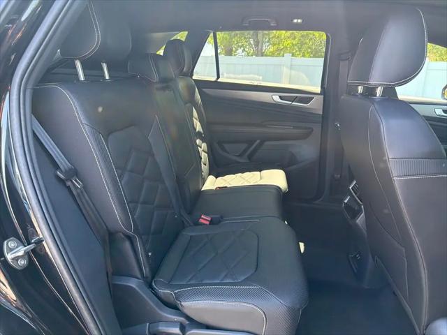 2026 Volkswagen Atlas Cross Sport SE with Technology