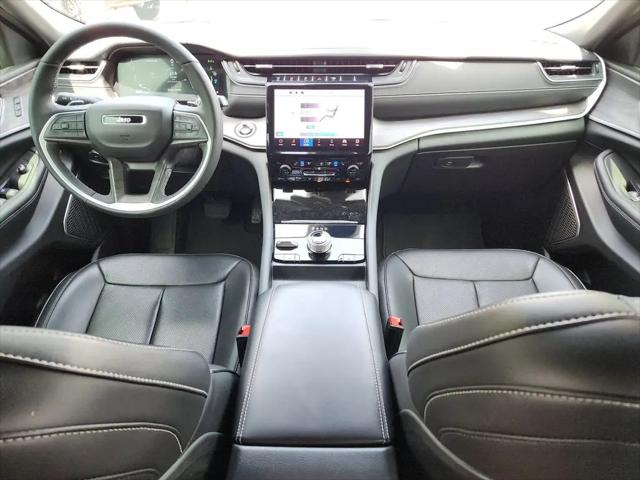 2025 Jeep Grand Cherokee Anniversary Edition