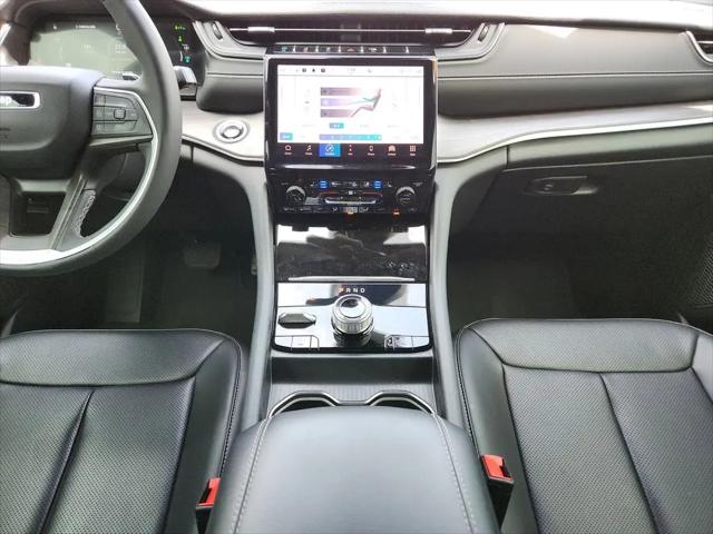 2025 Jeep Grand Cherokee Anniversary Edition