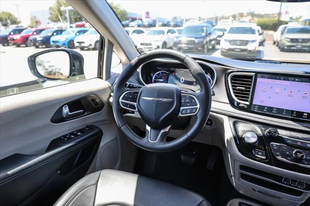 2024 Chrysler Pacifica Hybrid Select