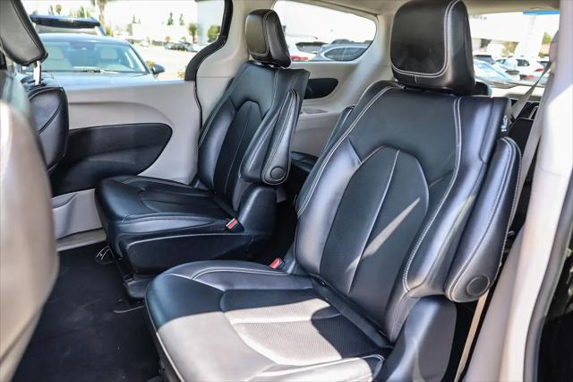 2024 Chrysler Pacifica Hybrid Select