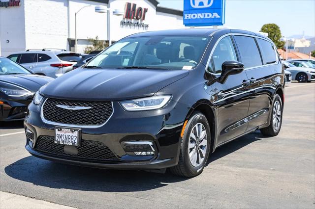 2024 Chrysler Pacifica Hybrid Select