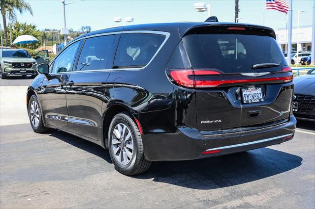 2024 Chrysler Pacifica Hybrid Select
