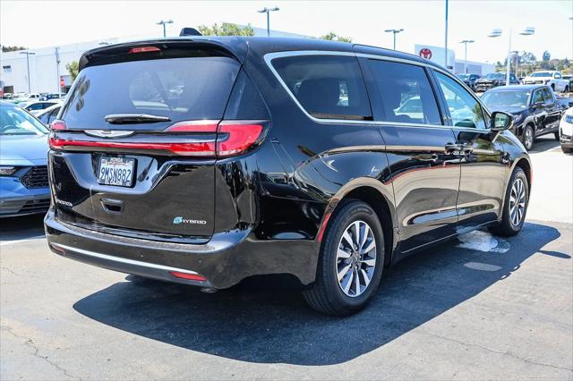 2024 Chrysler Pacifica Hybrid Select