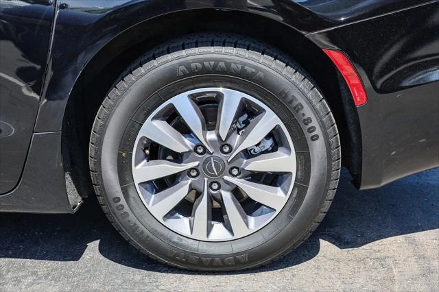 2024 Chrysler Pacifica Hybrid Select