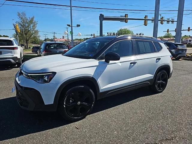 2025 Volkswagen Taos 1.5T SE Black