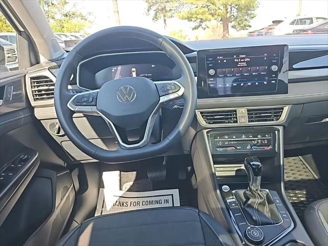 2025 Volkswagen Taos 1.5T SE Black