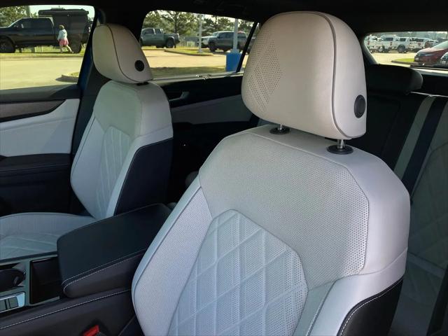 2025 Volkswagen Atlas Cross Sport 2.0T SEL Premium R-Line