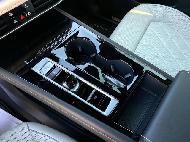 2025 Volkswagen Atlas Cross Sport 2.0T SEL Premium R-Line