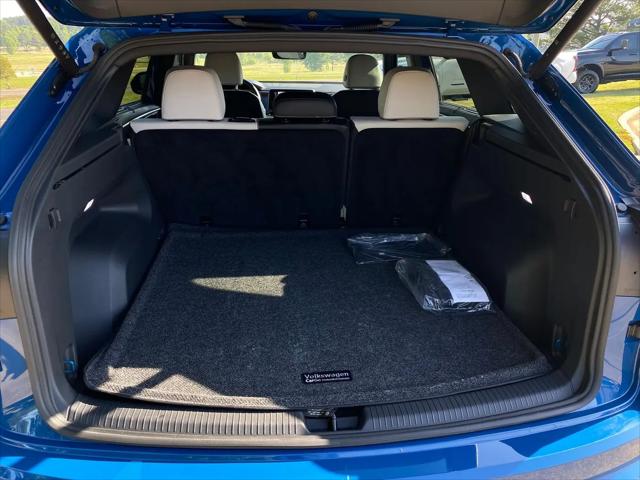 2025 Volkswagen Atlas Cross Sport 2.0T SEL Premium R-Line