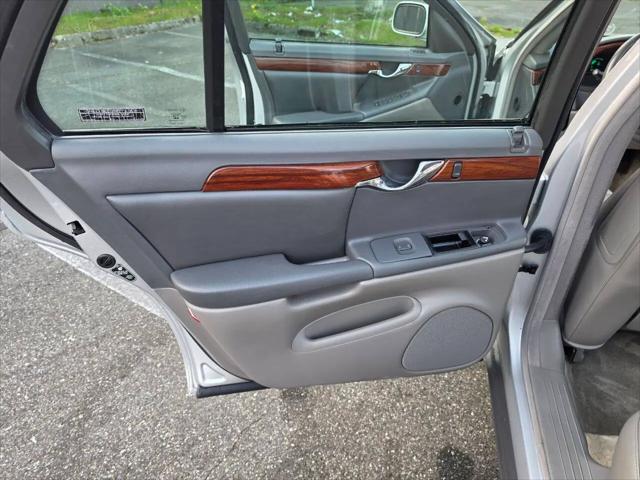 2000 Cadillac DeVille Standard