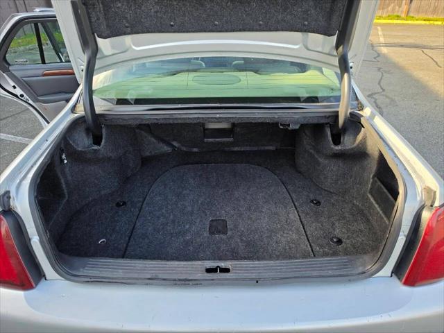2000 Cadillac DeVille Standard