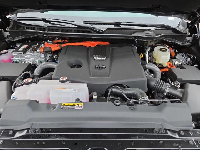 2026 Toyota Tundra Platinum Hybrid CrewMax 5.5' Bed