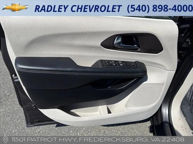 2023 Chrysler Voyager LX