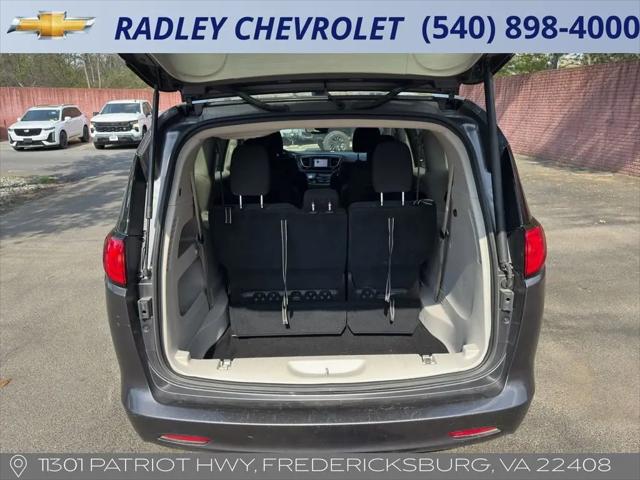 2023 Chrysler Voyager LX
