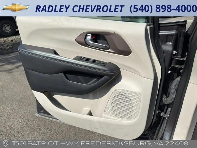 2023 Chrysler Voyager LX