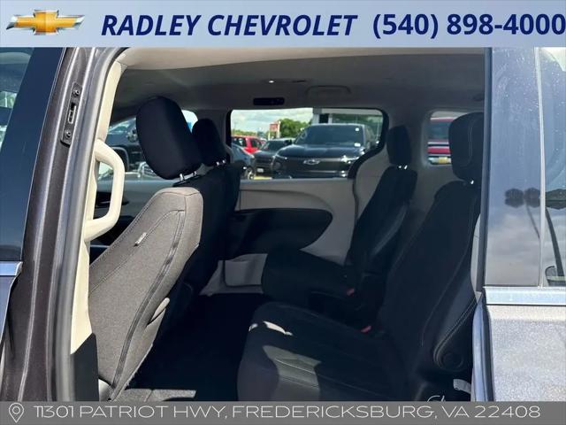 2023 Chrysler Voyager LX