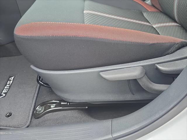 2025 Nissan Versa 1.6 SR