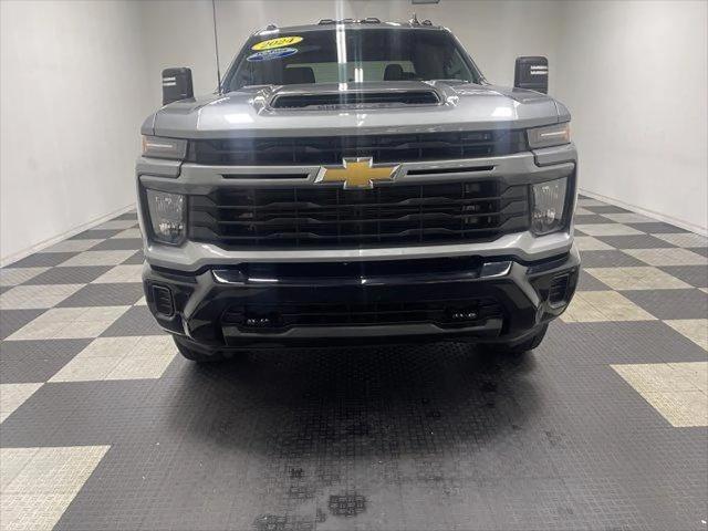2024 Chevrolet Silverado 2500HD 4WD Crew Cab Standard Bed Custom