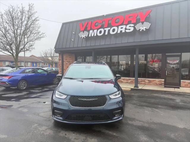 2024 Chrysler Pacifica Hybrid Premium S Appearance Pkg