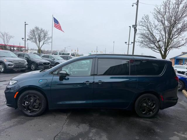2024 Chrysler Pacifica Hybrid Premium S Appearance Pkg