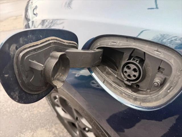 2024 Chrysler Pacifica Hybrid Premium S Appearance Pkg