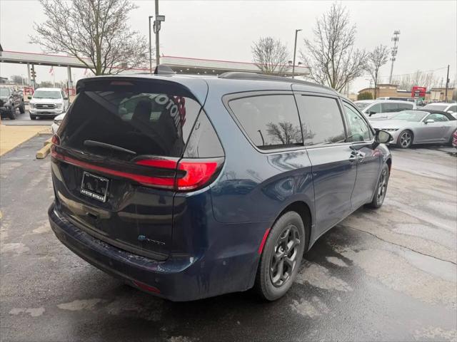 2024 Chrysler Pacifica Hybrid Premium S Appearance Pkg