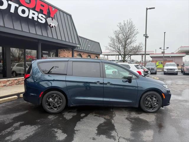 2024 Chrysler Pacifica Hybrid Premium S Appearance Pkg