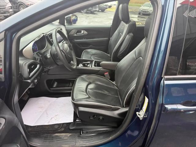 2024 Chrysler Pacifica Hybrid Premium S Appearance Pkg