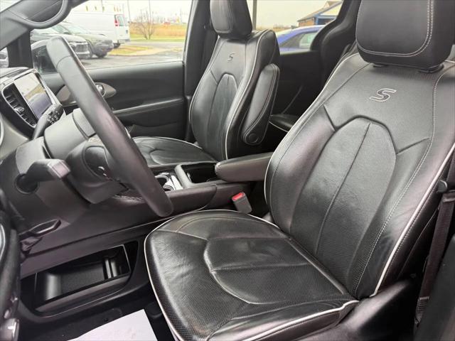 2024 Chrysler Pacifica Hybrid Premium S Appearance Pkg