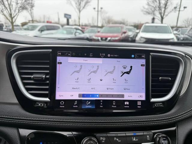 2024 Chrysler Pacifica Hybrid Premium S Appearance Pkg