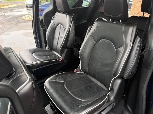 2024 Chrysler Pacifica Hybrid Premium S Appearance Pkg