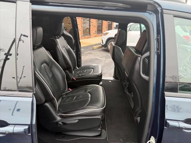 2024 Chrysler Pacifica Hybrid Premium S Appearance Pkg