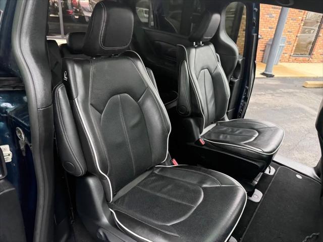 2024 Chrysler Pacifica Hybrid Premium S Appearance Pkg