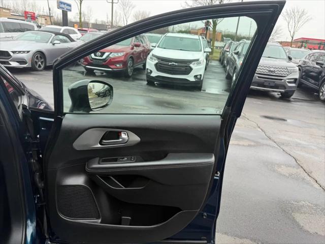 2024 Chrysler Pacifica Hybrid Premium S Appearance Pkg