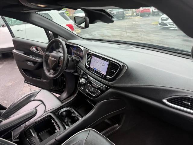 2024 Chrysler Pacifica Hybrid Premium S Appearance Pkg