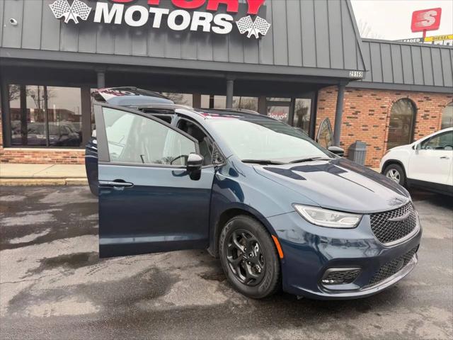 2024 Chrysler Pacifica Hybrid Premium S Appearance Pkg