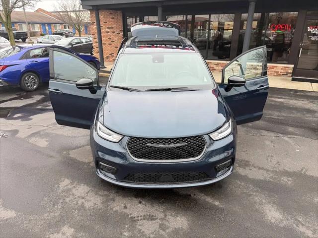 2024 Chrysler Pacifica Hybrid Premium S Appearance Pkg