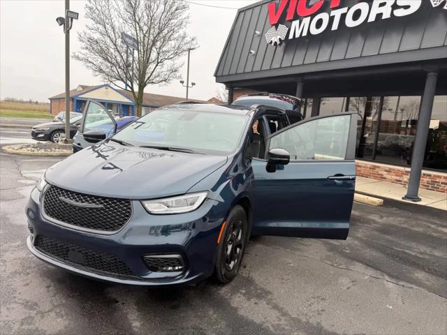 2024 Chrysler Pacifica Hybrid Premium S Appearance Pkg