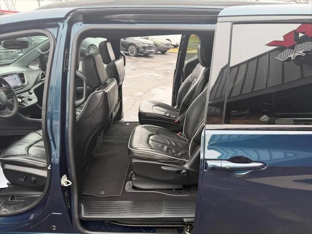 2024 Chrysler Pacifica Hybrid Premium S Appearance Pkg