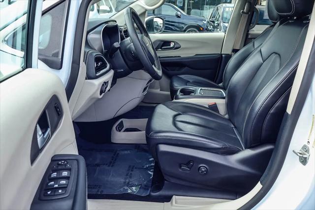 2023 Chrysler Pacifica Hybrid Touring L