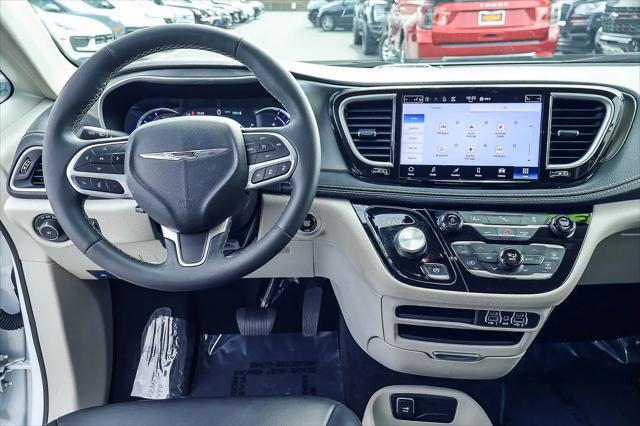 2023 Chrysler Pacifica Hybrid Touring L