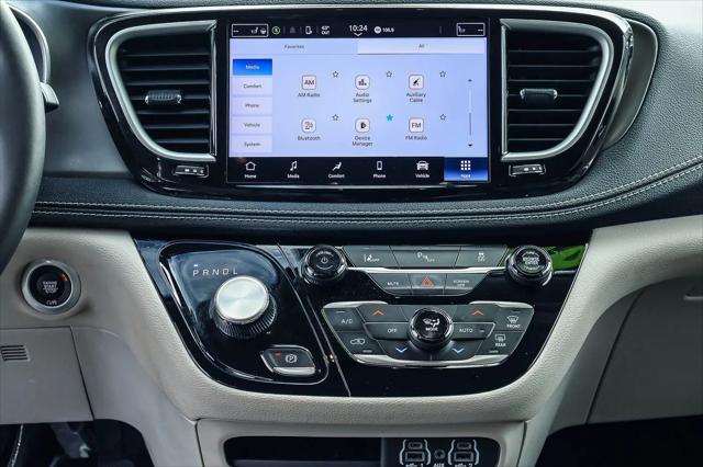 2023 Chrysler Pacifica Hybrid Touring L
