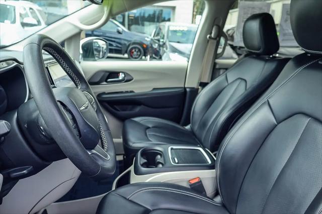 2023 Chrysler Pacifica Hybrid Touring L
