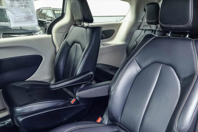 2023 Chrysler Pacifica Hybrid Touring L