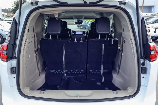 2023 Chrysler Pacifica Hybrid Touring L